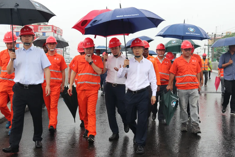 路桥集团党委副书记、副董事长、 总经理刘小波赴孟加拉达卡绕城高速公路项目开展调研和2024年度“夏送清凉”慰问活动